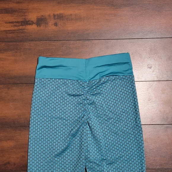NWOT Green "Tik Tok" Leggings - Picture 2 of 2